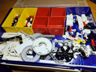 Der Bausatz mit vielen Teilen